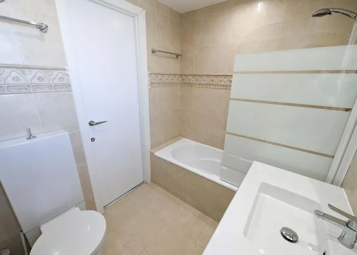 Fantastic Views, Large With 3 Pools, Minutes From And Golf Mijas Costa Spain